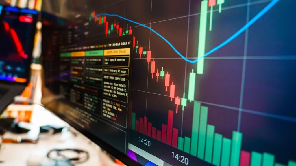 CFD : comment ça marche vraiment (et pourquoi c’est risqué) Écrans de trading affichant des courbes de prix