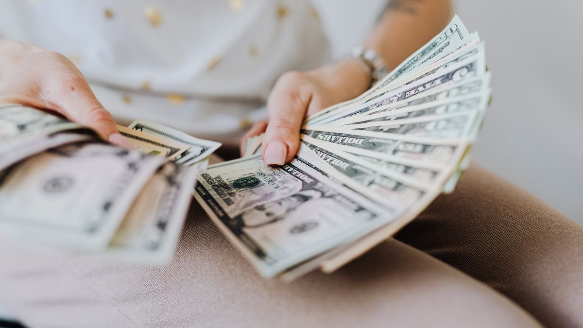 Pourquoi tu restes fauché malgré ton salaire : les 6 croyances sur l'argent qui te bloquent Pourquoi tu restes fauché malgré ton salaire : les 6 croyances sur l’argent qui te bloquent