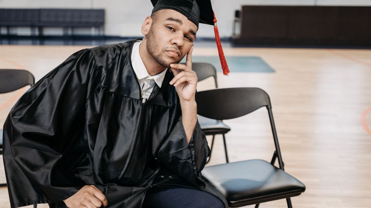 Diplômé et sans emploi ? Le plan concret pour gagner ton premier revenu en ligne en 60 jours Diplômé et sans emploi ? Le plan concret pour gagner ton premier revenu en ligne en 60 jours