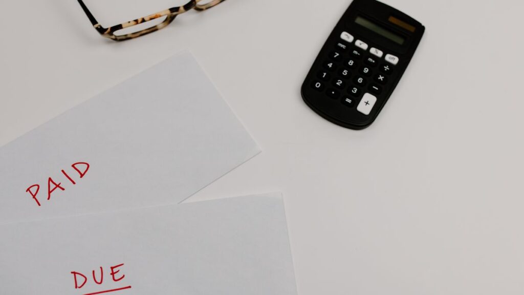 Factures payées et calculatrice