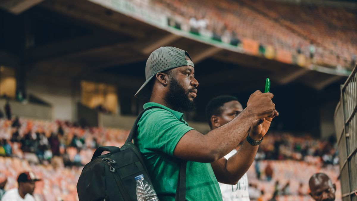 Paris sportifs, crypto et « argent facile » : le piège qui détruit l’avenir des jeunes Africains Paris sportifs, crypto et « argent facile » : le piège qui détruit l’avenir des jeunes Africains