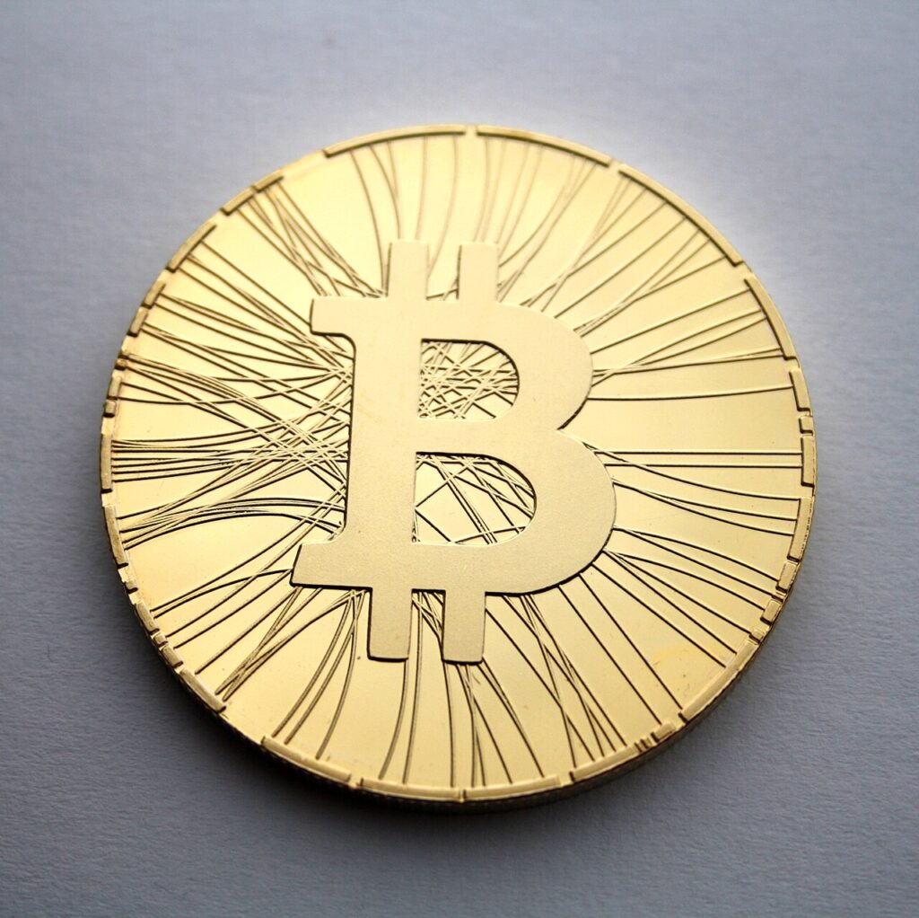 TRC20, BEP20 ou ERC20 : quel réseau choisir pour envoyer tes USDT ? Pièce symbolique de cryptomonnaie